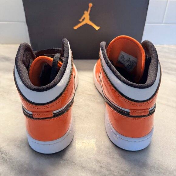 Jordan 1 Mid SE Turf Orange sneakers - Slightly Used